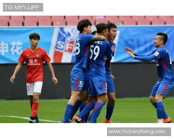 中国足球明星出席盛典展现风采引发球迷热议与期待 中国足球明星出席盛典展现风采引发球迷热议与期待