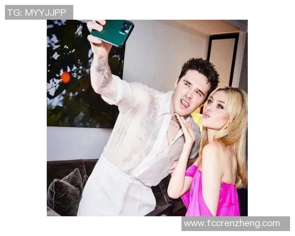 足球明星母亲与小男友的甜蜜生活揭秘引发热议