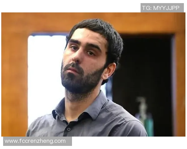 重庆女子化妆成足球明星引发热议网友称其为新一代时尚偶像